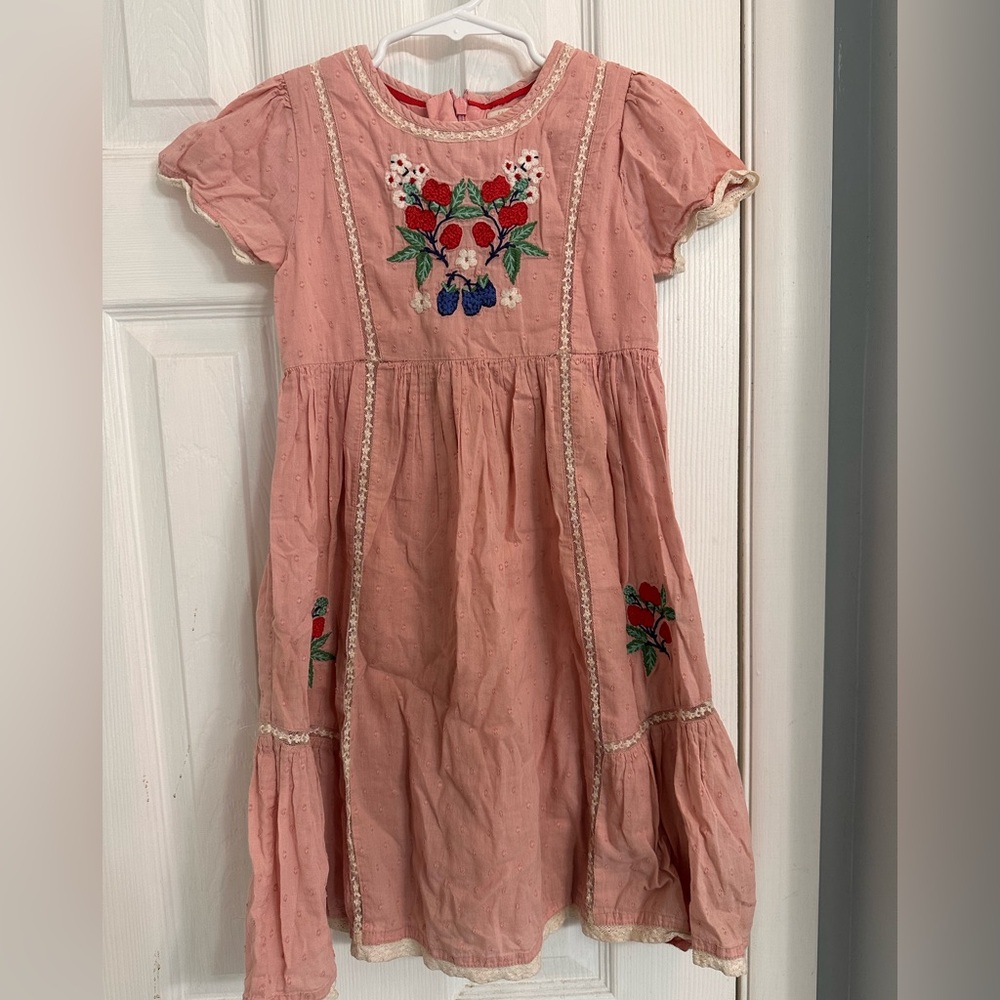 Mini Boden Pink Dress with Floral Embroidery. 5-6 girls.